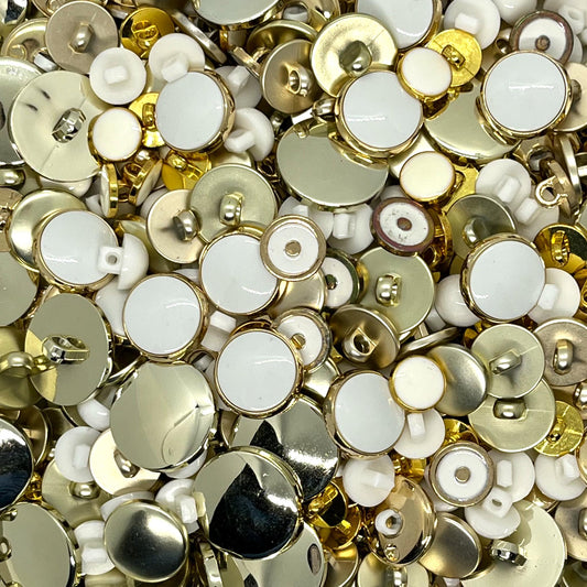 1000 x Mixed buttons image 1