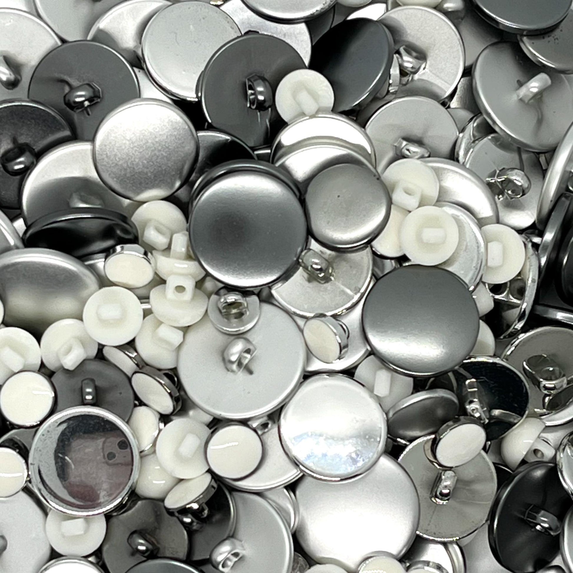 1000 x Mixed buttons image 2